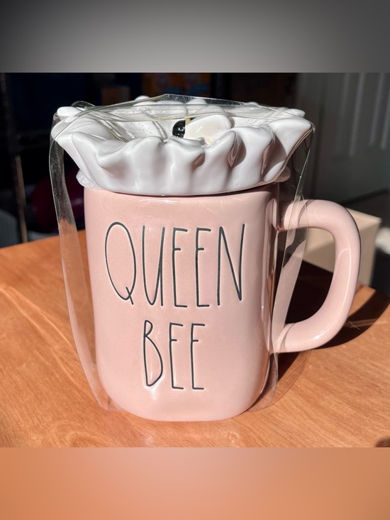 Rae Dunn Other - 🐝Rae Dunn Queen Bee Light Pink Mug w White Daisy and Bee Lid Topper - NWOT